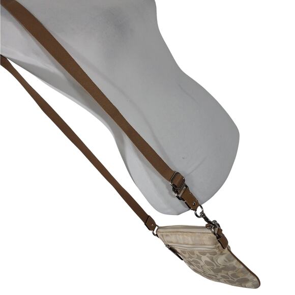 COACH! CREAM & TAUPE BROWN/TAN LOGO FABRIC CROSSBODY, MINI ZIPPER PURSE! - Picture 8 of 13